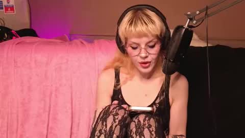 Snapshot of misstaco chatting on December 17, 6:36 pm Tacodeluxe online show from December 17, 6:36 pm