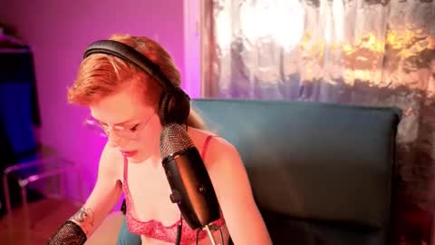 Snapshot of misstaco chatting on March 21, 3:11 am Tacodeluxe online show from March 21, 3:11 am