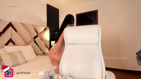 Snapshot of missthailand_ chatting on December 15, 10:03 pm Fernanda Davila online show from December 15, 10:03 pm