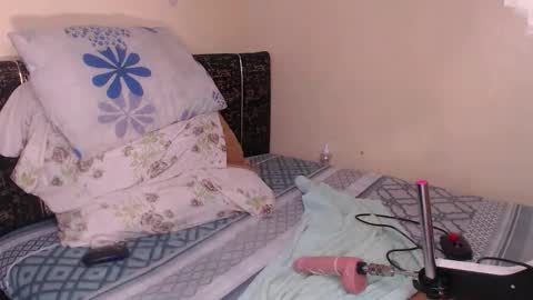 missthighsohmy online show from November 19, 9:20 am