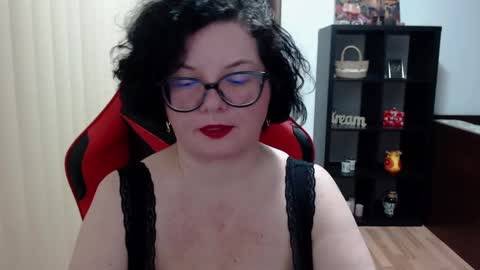 Snapshot of misstruble chatting on February 28, 10:09 am MissTruble online show from February 28, 10:09 am