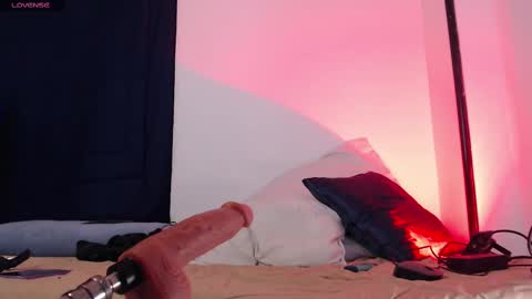 Snapshot of missvenuss chatting on February 17, 1:10 pm IG MISSVENUSS1 online show from February 17, 1:10 pm