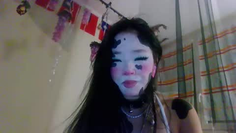 Snapshot of missversatile chatting on May 2, 12:59 am Miss Versatile online show from May 2, 12:59 am