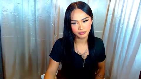 Snapshot of missviolet11 chatting on June 3, 4:34 pm SweetViolet online show from June 3, 4:34 pm