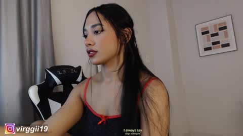 missvirggii online show from October 17, 9:50 pm
