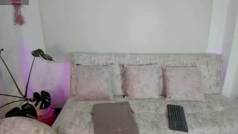 Pau OFmissweetpeach online show from June 10, 11:46 pm