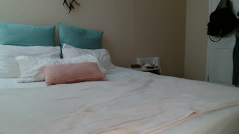 Monique  online show from March 4, 4:20 pm