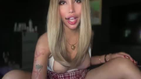 Snapshot of missxolga chatting on February 27, 6:20 pm Divine Olga online show from February 27, 6:20 pm