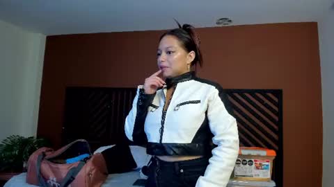 Snapshot of missy_davis chatting on June 11, 2:53 am Miss online show from June 11, 2:53 am