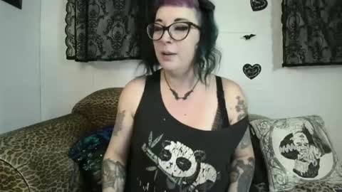 Snapshot of missy_dee chatting on May 12, 6:21 am Missy Dee online show from May 12, 6:21 am