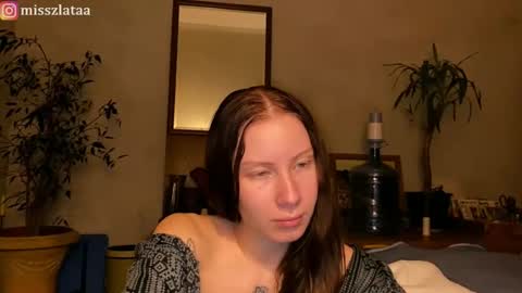 Snapshot of misszlataa chatting on November 18, 6:34 pm Zlata online show from November 18, 6:34 pm