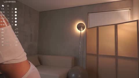 Mia online show from February 1, 6:06 pm