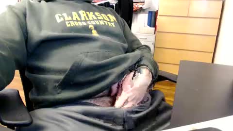 Snapshot of mister_crowne chatting on December 31, 6:46 pm mister_crowne online show from December 31, 6:46 pm