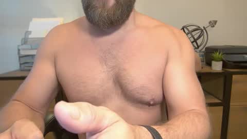 Snapshot of mister_dilf chatting on October 5, 1:31 pm MISTER DILF online show from October 5, 1:31 pm