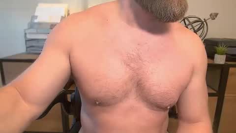 Snapshot of mister_dilf chatting on October 12, 2:16 pm MISTER DILF online show from October 12, 2:16 pm