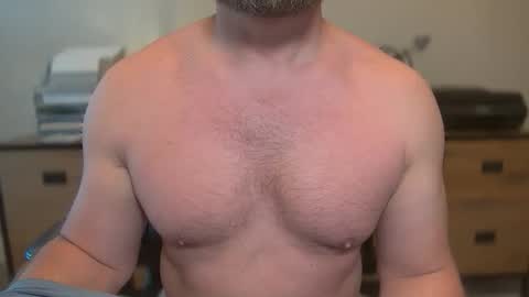 Snapshot of mister_dilf chatting on May 26, 4:47 pm MISTER DILF online show from May 26, 4:47 pm
