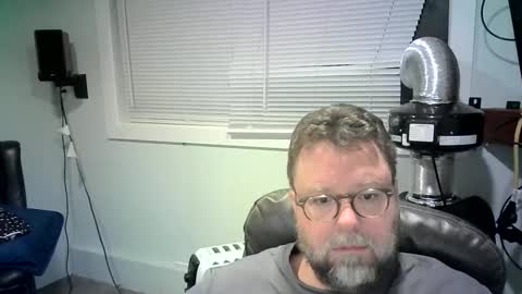 Snapshot of mister_happy567 chatting on January 19, 6:42 am Mr. Happy online show from January 19, 6:42 am