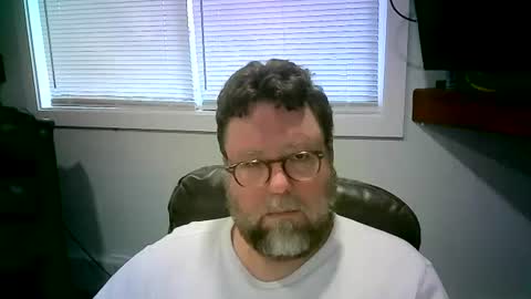 Snapshot of mister_happy567 chatting on February 13, 12:24 am Mr. Happy online show from February 13, 12:24 am