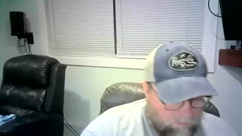 Snapshot of mister_happy567 chatting on February 17, 7:58 am Mr. Happy online show from February 17, 7:58 am