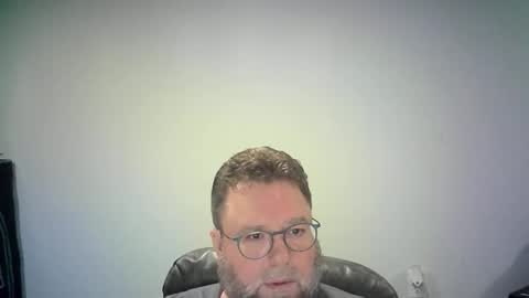 Snapshot of mister_happy567 chatting on November 23, 7:52 am Mr. Happy online show from November 23, 7:52 am