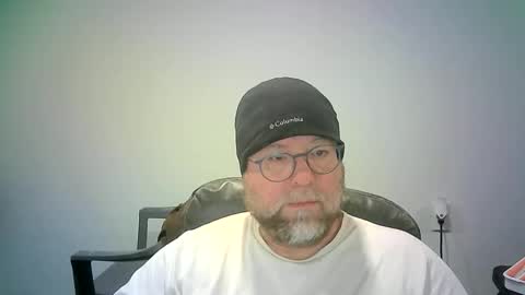 Snapshot of mister_happy567 chatting on January 7, 5:32 am Mr. Happy online show from January 7, 5:32 am