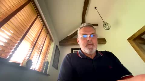 Snapshot of misterblivs chatting on May 5, 4:59 pm Misterblivs online show from May 5, 4:59 pm