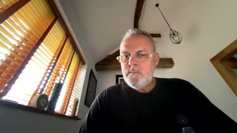 Snapshot of misterblivs chatting on June 5, 6:20 am Misterblivs online show from June 5, 6:20 am