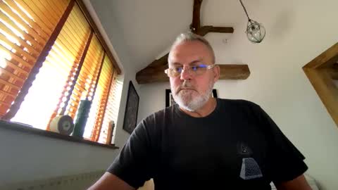 Snapshot of misterblivs chatting on June 5, 6:52 am Misterblivs online show from June 5, 6:52 am