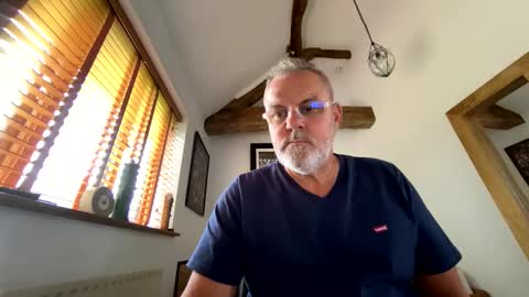 Snapshot of misterblivs chatting on June 6, 11:48 am Misterblivs online show from June 6, 11:48 am