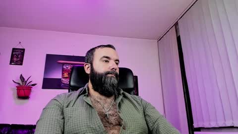 Snapshot of misterlov3r chatting on December 6, 4:03 am misterlov3r online show from December 6, 4:03 am