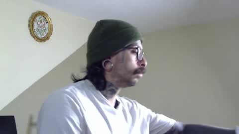 misternocturne online show from December 4, 4:05 pm