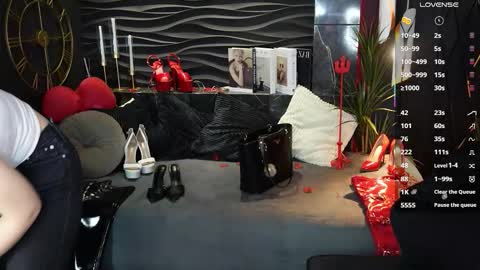 Darsy online show from February 19, 1:51 pm