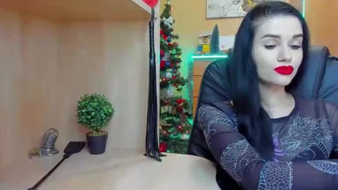Snapshot of mistress_kristi chatting on December 10, 7:43 pm Mistress Kristi online show from December 10, 7:43 pm