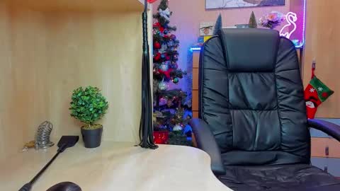 Snapshot of mistress_kristi chatting on January 13, 6:38 pm Mistress Kristi online show from January 13, 6:38 pm