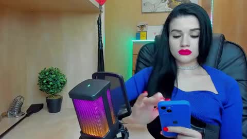 Snapshot of mistress_kristi chatting on January 28, 6:39 pm Mistress Kristi online show from January 28, 6:39 pm