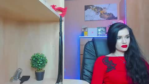 Snapshot of mistress_kristi chatting on February 14, 9:53 pm Mistress Kristi online show from February 14, 9:53 pm