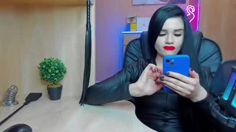 Snapshot of mistress_kristi chatting on February 19, 9:58 pm Mistress Kristi online show from February 19, 9:58 pm