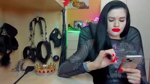 Snapshot of mistress_kristi chatting on October 1, 7:09 pm Mistress Kristi online show from October 1, 7:09 pm