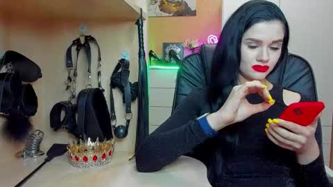 Snapshot of mistress_kristi chatting on November 3, 7:48 pm Mistress Kristi online show from November 3, 7:48 pm
