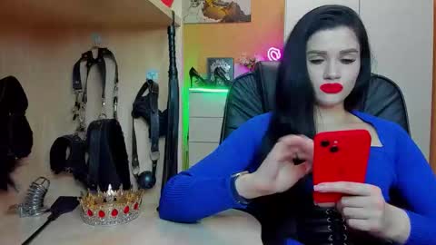 Snapshot of mistress_kristi chatting on November 25, 8:42 pm Mistress Kristi online show from November 25, 8:42 pm