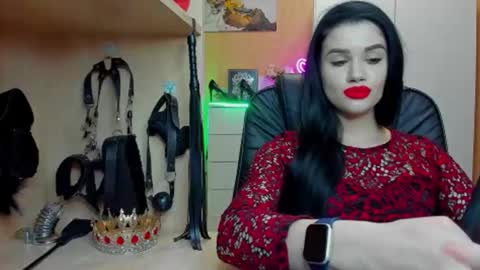 Snapshot of mistress_kristi chatting on December 2, 7:20 pm Mistress Kristi online show from December 2, 7:20 pm