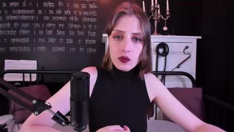 Snapshot of mistress_marlene chatting on June 29, 11:43 am Mistress Marlene online show from June 29, 11:43 am
