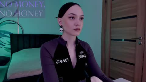 Snapshot of mistress_mialibra chatting on November 7, 4:45 am Mistress Mia online show from November 7, 4:45 am