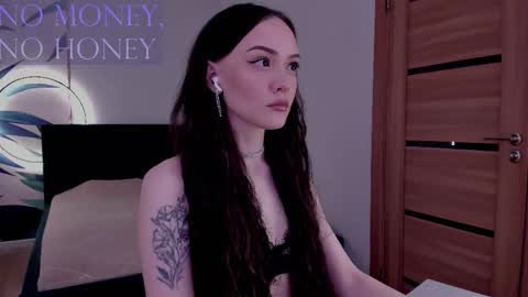 Snapshot of mistress_mialibra chatting on December 15, 1:59 pm Mistress Mia online show from December 15, 1:59 pm