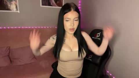 Snapshot of mistress_of_hearts chatting on September 21, 6:42 pm Mia online show from September 21, 6:42 pm