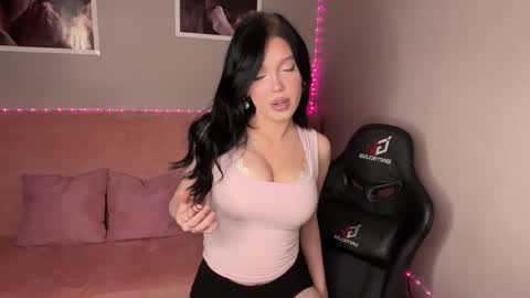 Snapshot of mistress_of_hearts chatting on September 22, 5:15 pm Mia online show from September 22, 5:15 pm