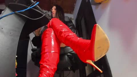 Snapshot of mistressanna_ chatting on June 18, 12:00 am Mistress Anna Alves online show from June 18, 12:00 am