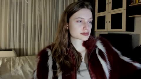 Snapshot of mistresselizy chatting on January 6, 7:35 pm mistresselizy online show from January 6, 7:35 pm