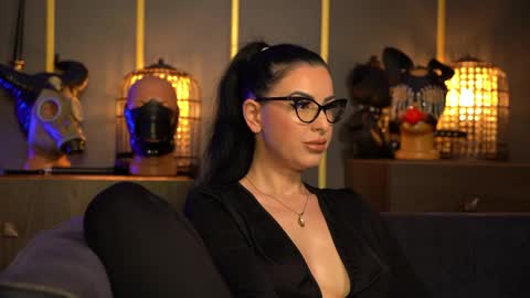 Mistress Kelly online show from May 17, 9:33 pm