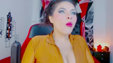 Snapshot of mistresslombana_666 chatting on October 27, 5:33 am Mistresslombana online show from October 27, 5:33 am